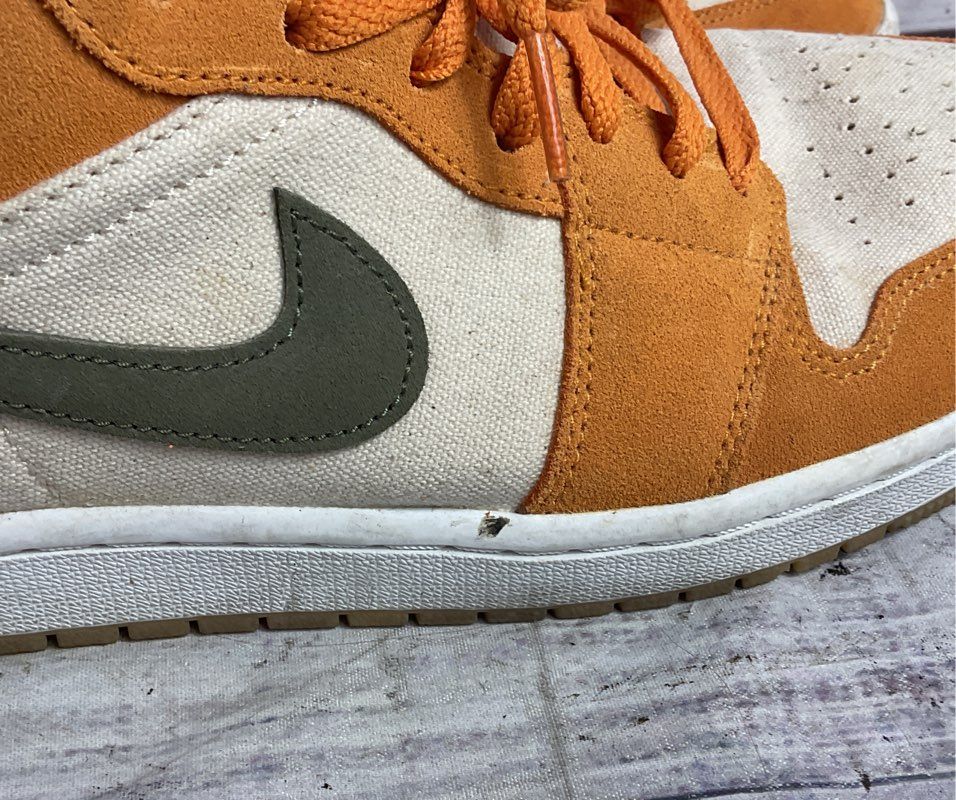 Air Jordan 1 Low SE Sneakers Light Curry 11