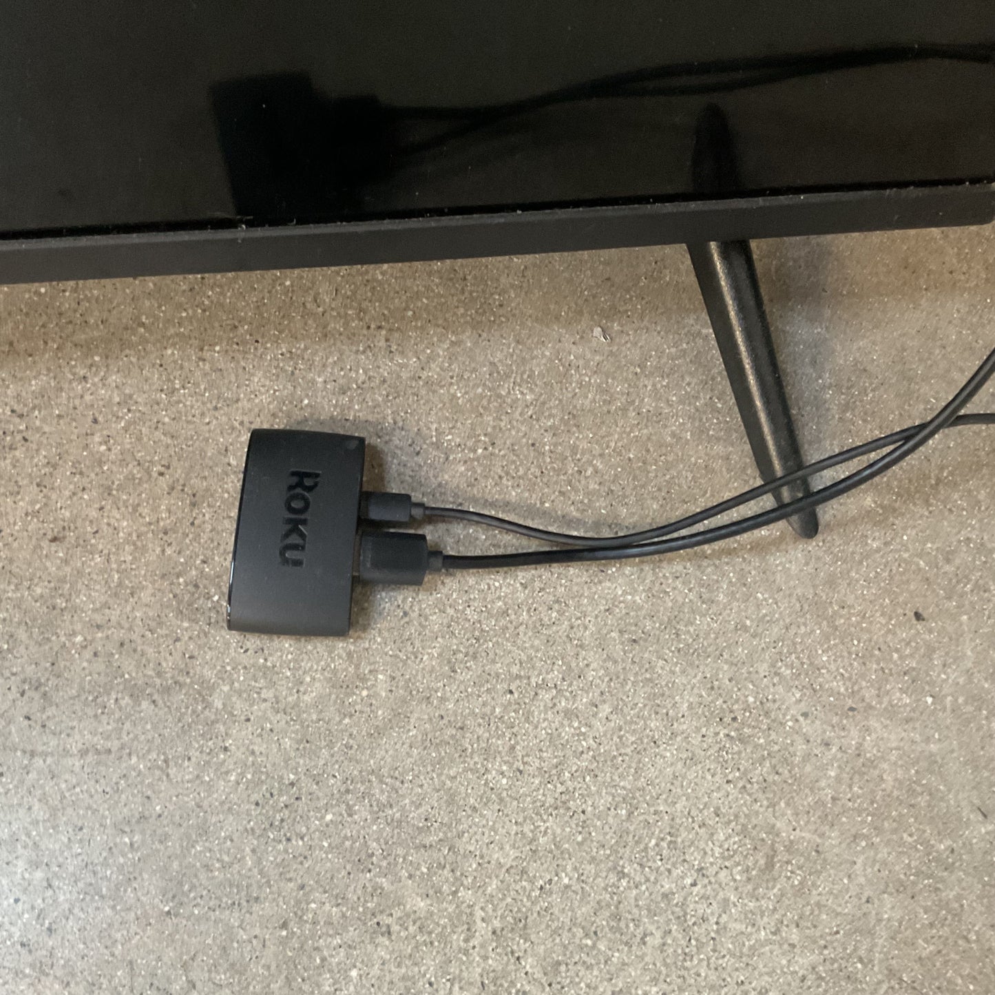 INSIGNIA NS-43D510NA21 43" Led TV with Roku- NO REMOTES FOR BOTH