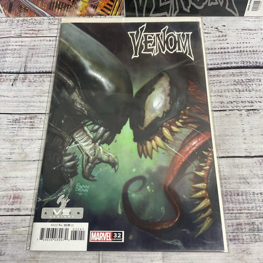 Lot Of 3 Venom Comics 26+variant And 32 Marvel Ryan Brown