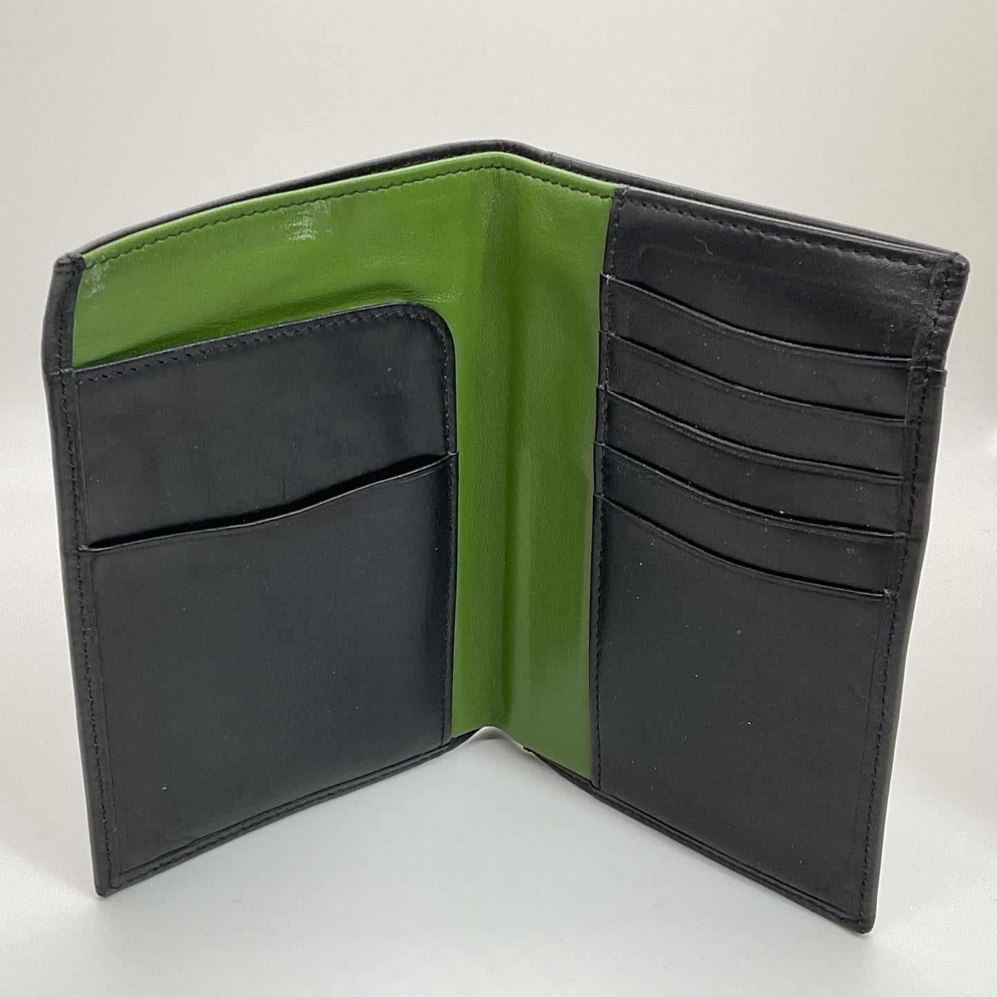 CENTURION Unisex Black/Green Bi Fold Wallet
