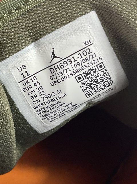 Air Jordan 1 Low SE Sneakers Light Curry 11
