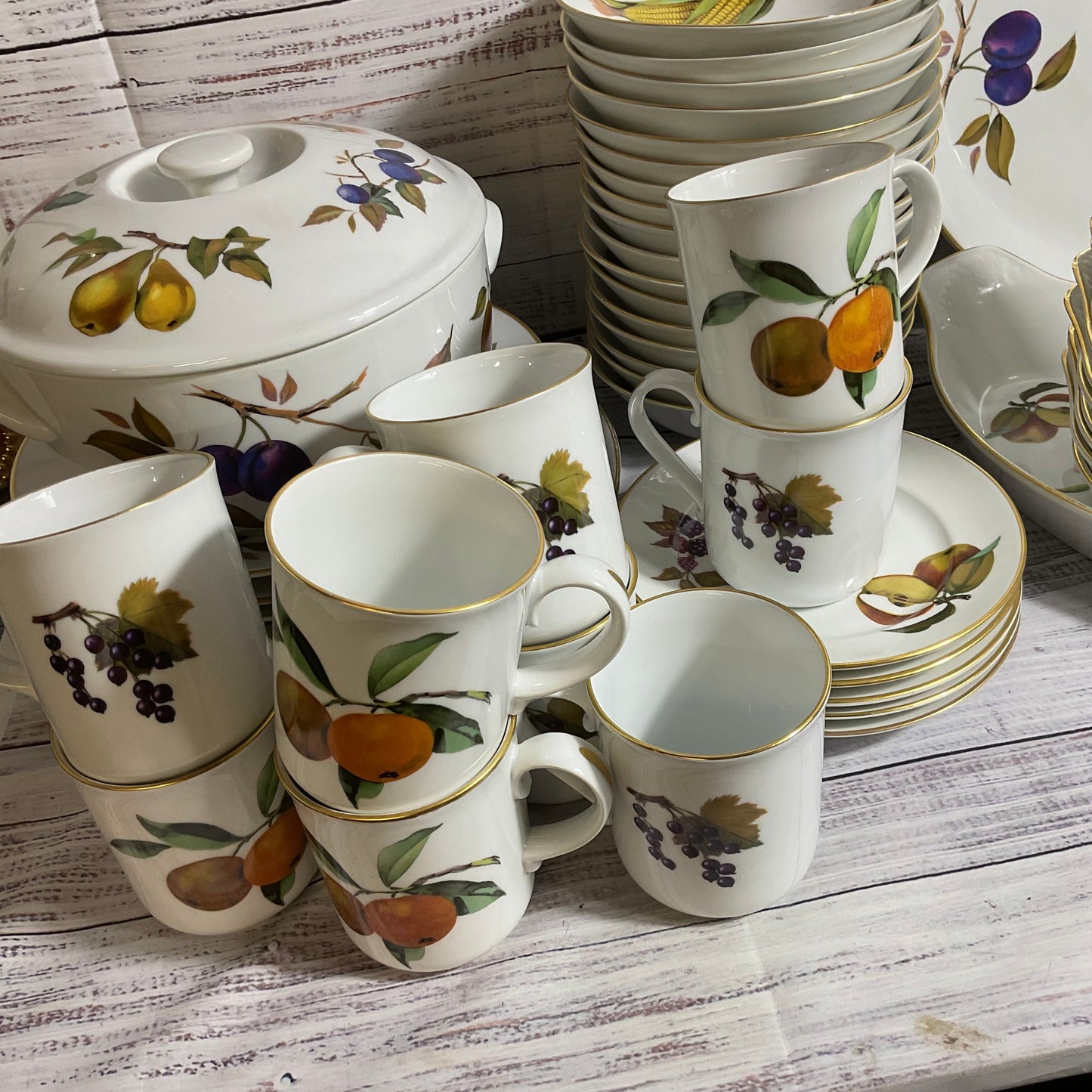 VTG. ROYAL WORCESTER "Evesham" Plates, Mugs, Bowls, Serving Pieces, Coffee Pot