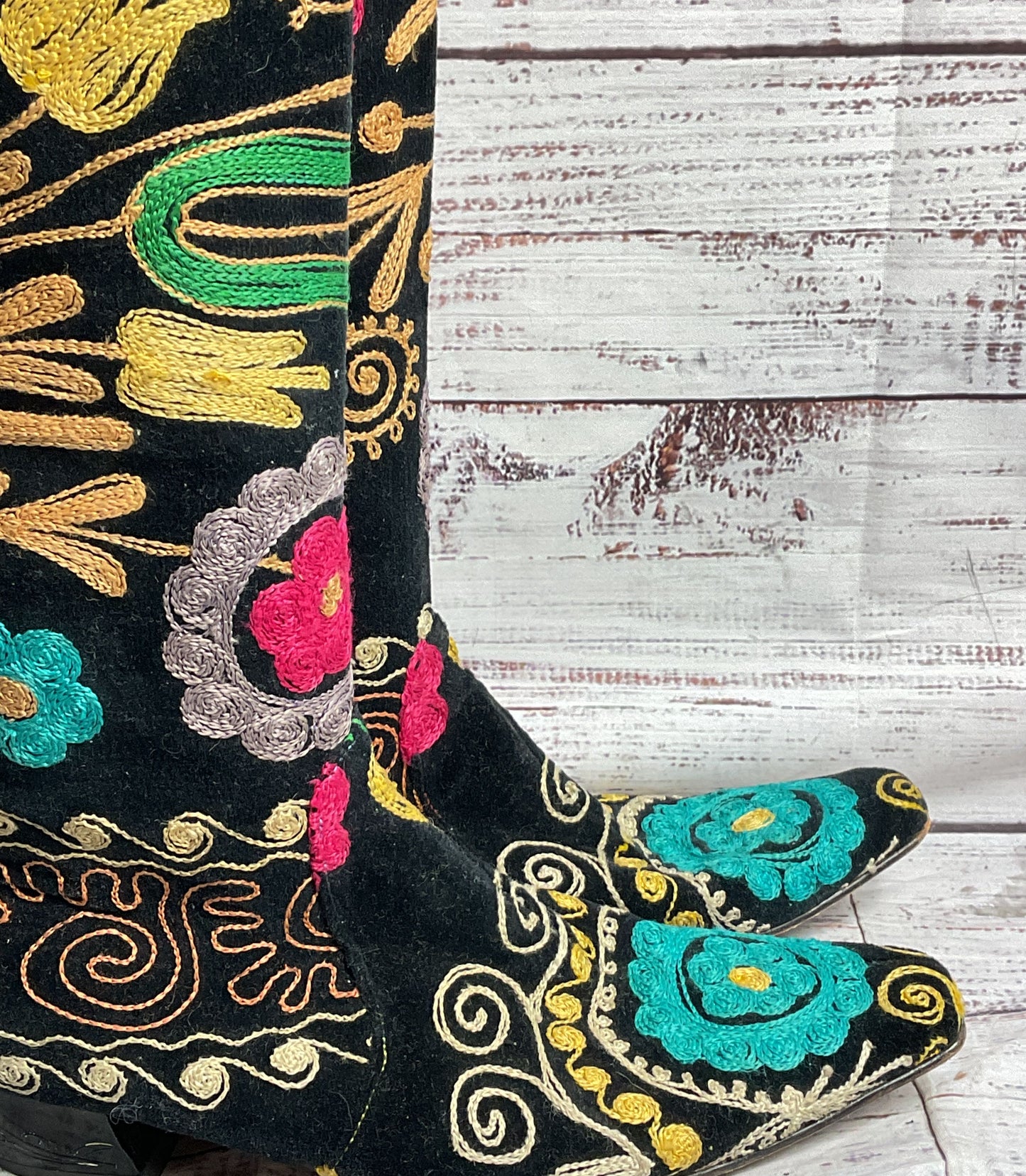 Antique Objet Embroidered Floral Boots Multicolor 39