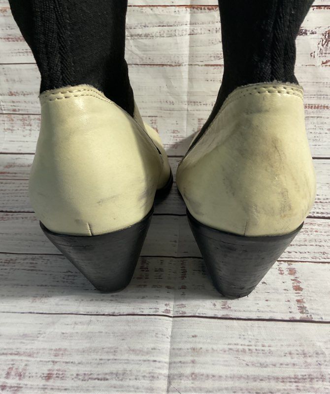 FRYE LILA Sock Short Ankle Boots Women's Size 8.5 Pull On Pointed Toe Off White