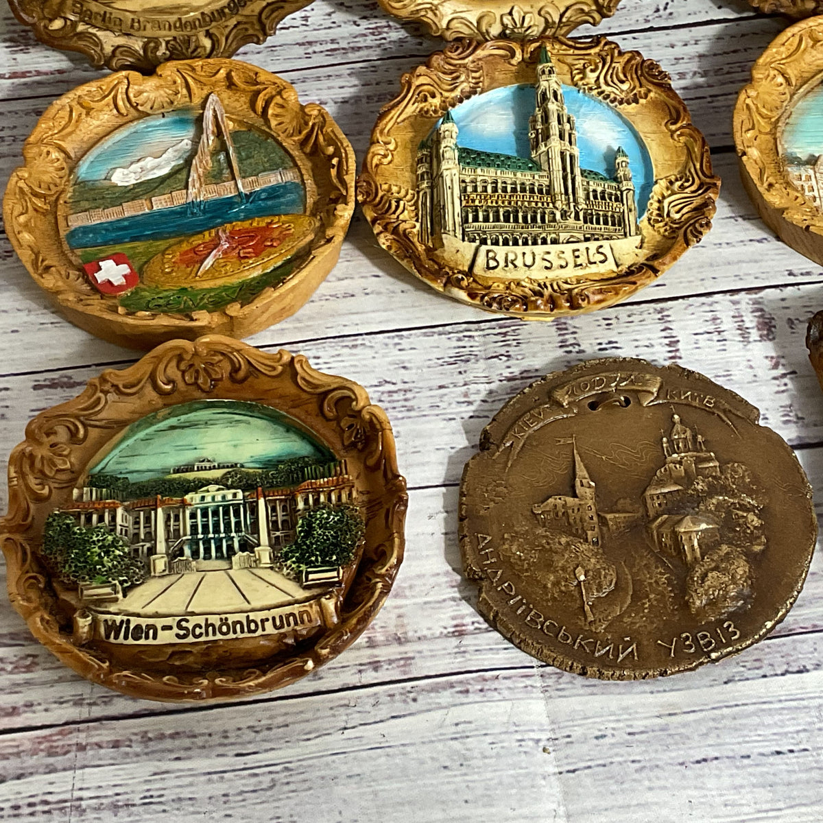 VTG/ANTIQUE Mini Souvenir Wood Carved 3-D Europe Cities Hanging Plates- 3.75"