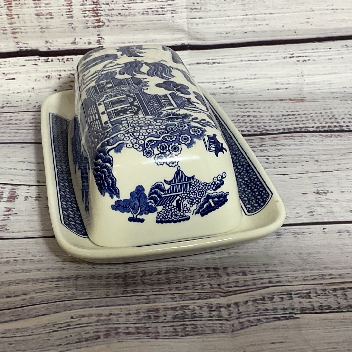 CHURCHILL Staffordshire England Blue Willow Butter Dish- 7.75"