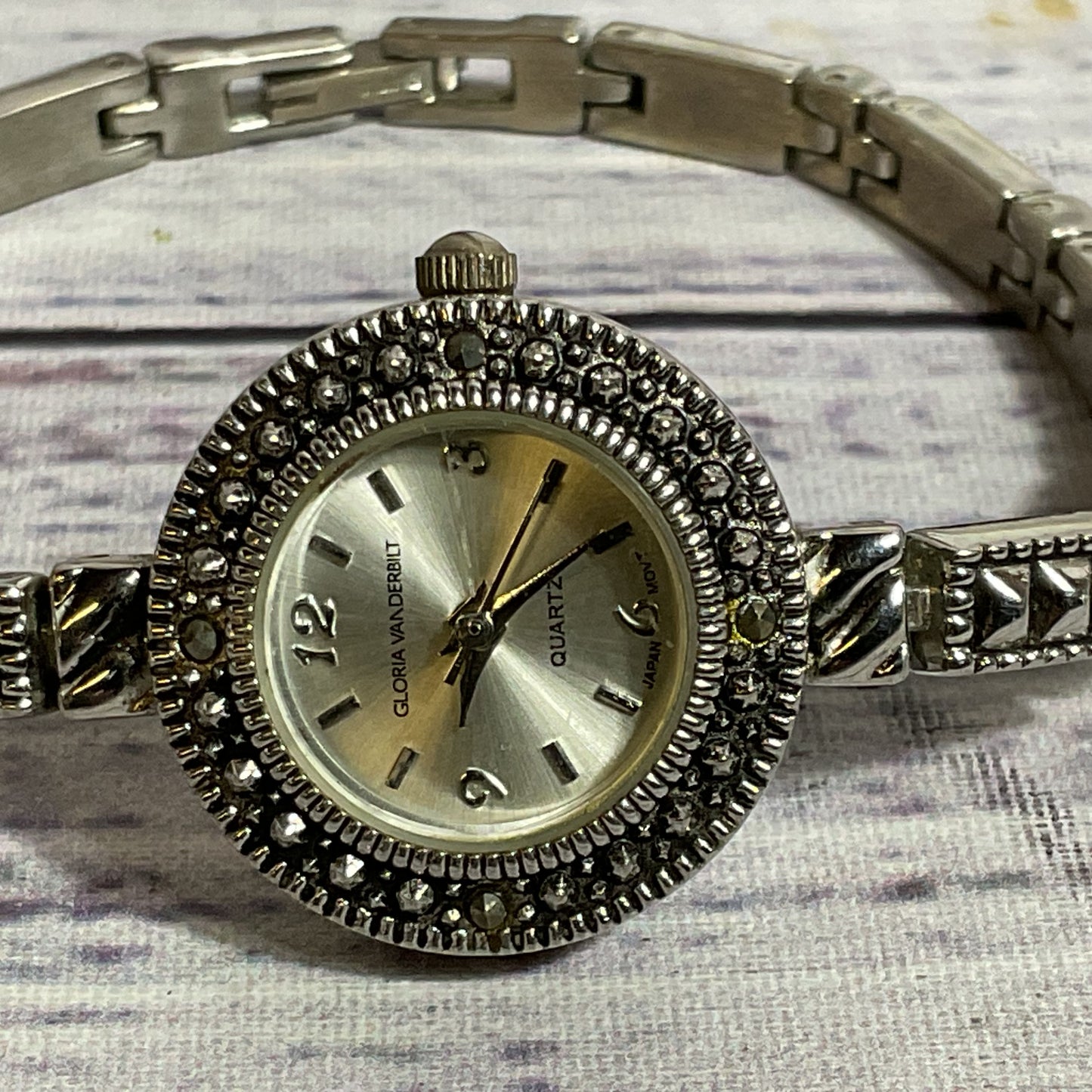 VTG. GLORIA VANDERBILT Silver Tone Marcasite 7.25" Linked Band Watch