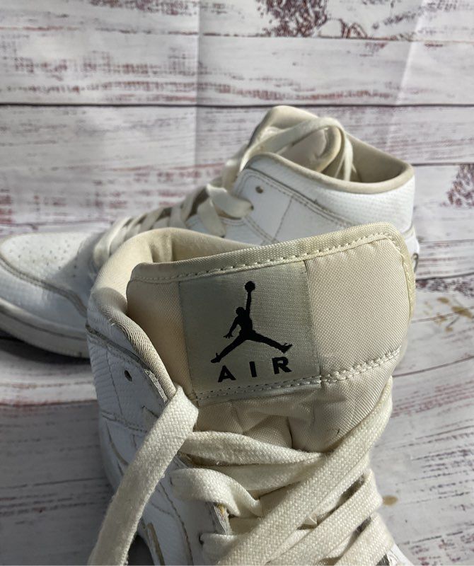 Nike Air Jordan 1 Mid Women's White Snakeskin Texture Sneakers BQ6472-110 Size 9