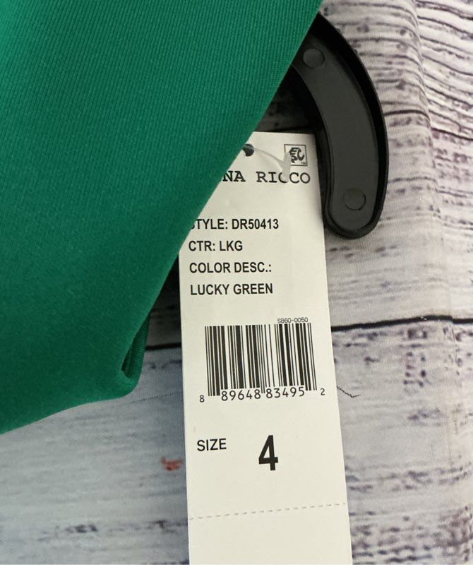 NWT Women's Donna Ricco Green Dress with ruffled hem Size 4