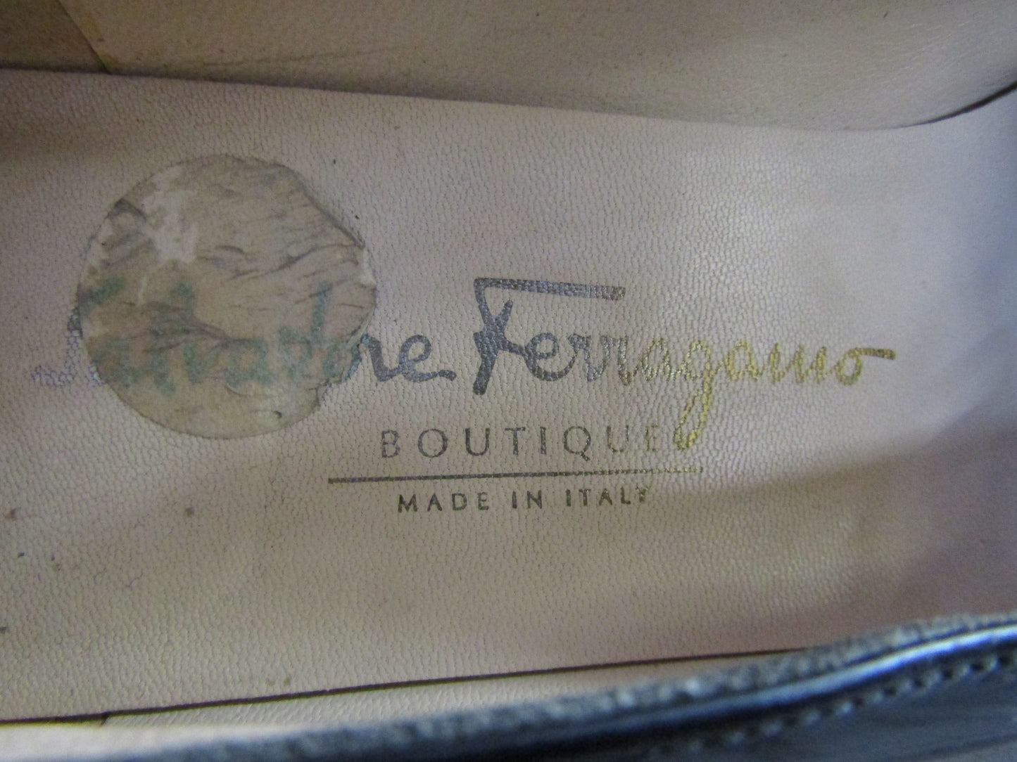 Salvatore Ferragamo Women's Black Leather Pumps Size 9.5 AAA Made in Italy