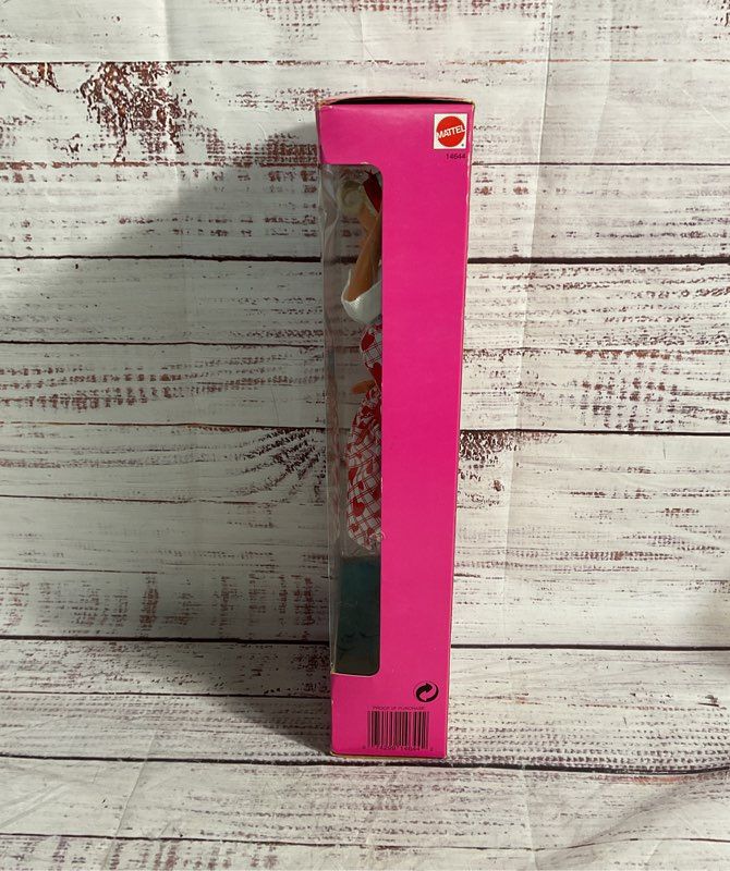 NIB 1995 Valentine Sweetheart Barbie Doll Special Edition Mattel 14644