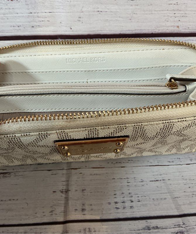 Michael Kors Ivory Logo Leather Wallet Retail $228