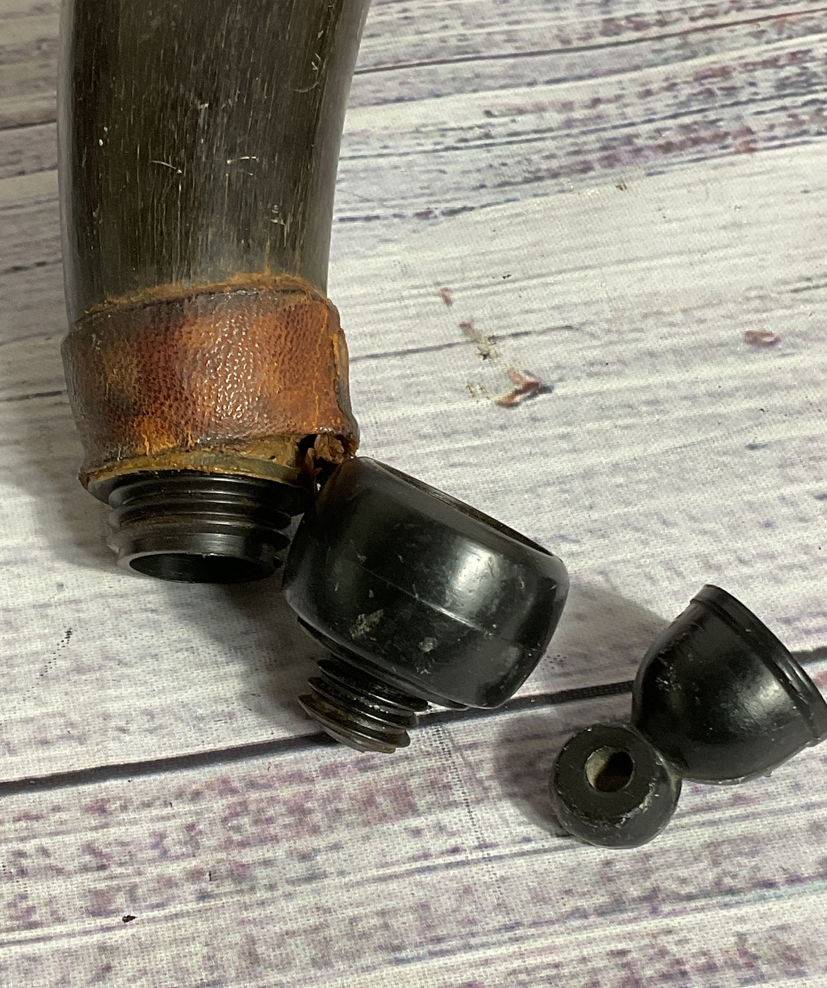VTG./ANTIQUE Powder Horn 17"- MISSING STRAP