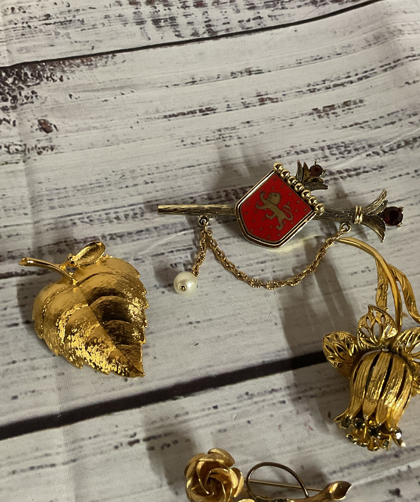 Lot 4 Vintage Brooches Tara, Avon, Castlecliff Gold Tone, Winard 12K G.F