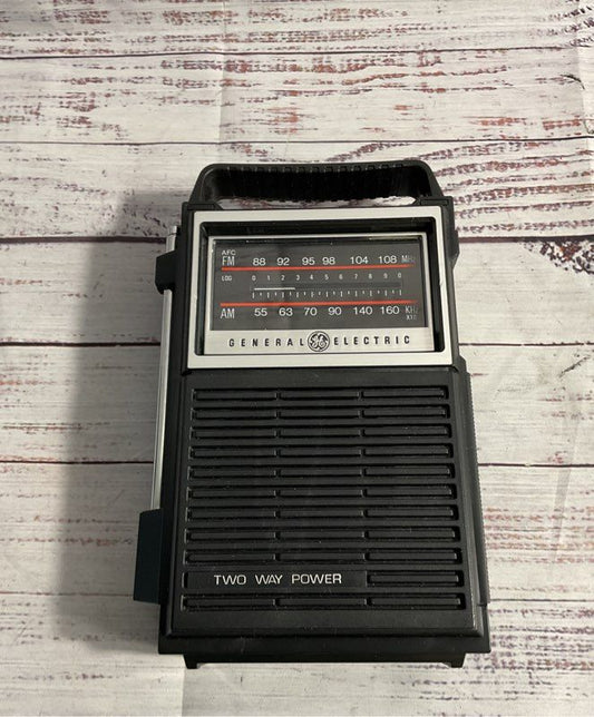 Vintage GE Portable Radio AM/FM Model 7-2800B General Electric Tested Works