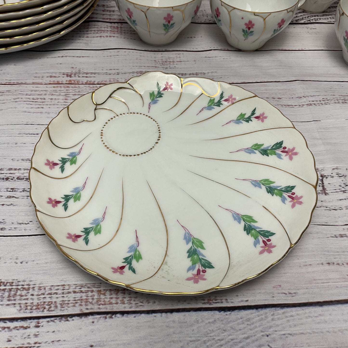 Giftcraft Teacup Off Center Large Saucer Plate Floral Design Lot Of 7 2/2