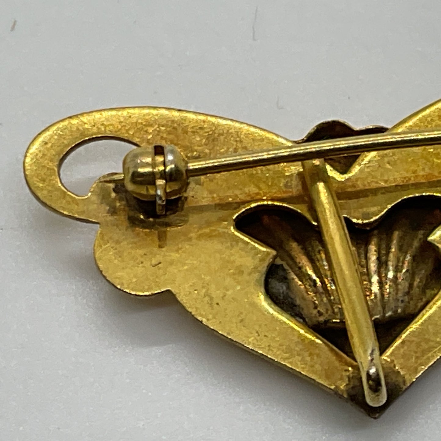 VTG./ANTIQUE 2 Tone Art Deco Style Shell Brooch-1.25"
