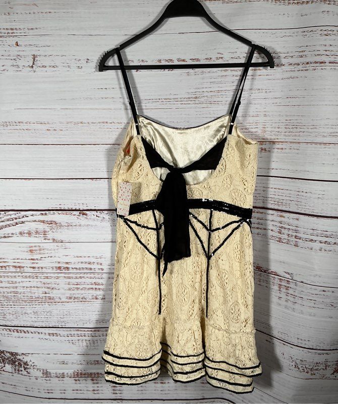 NWT Women's Free People Crochet/Beaded Mini Dress Size 6 Retail $250