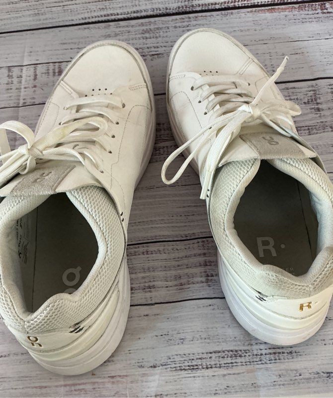 Men's On Cloud The Roger Centre Court White Sneaker Size 8.5