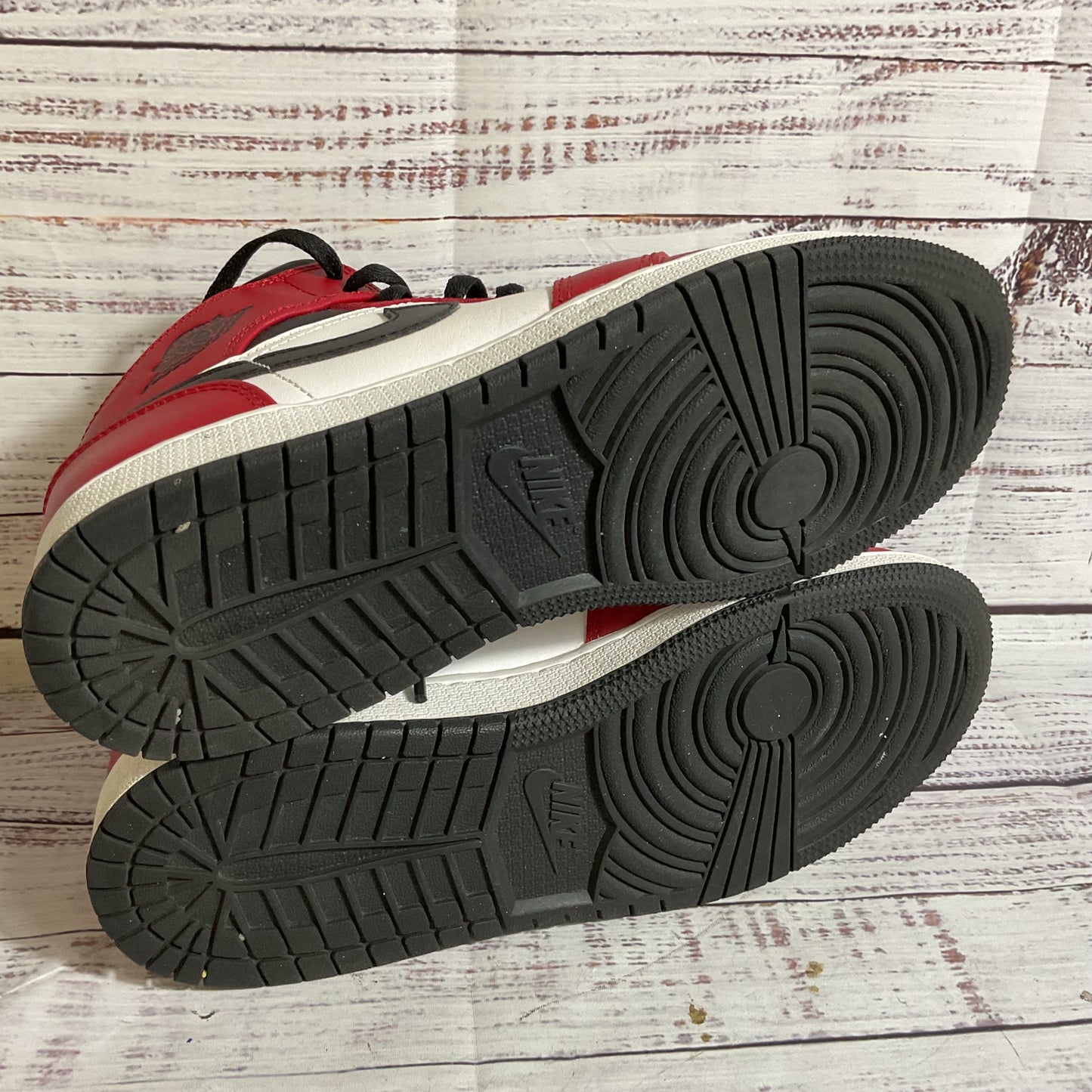 NIKE Air Jordan 1 Chicago Mid 554725-069 Red/Black Unisex Kids Sneakers- SZ 6Y