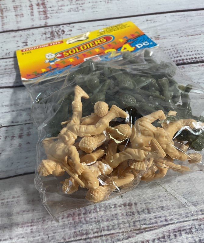 New Vintage Army Men Plastic Soldiers Military Sealed Made in USA 1995