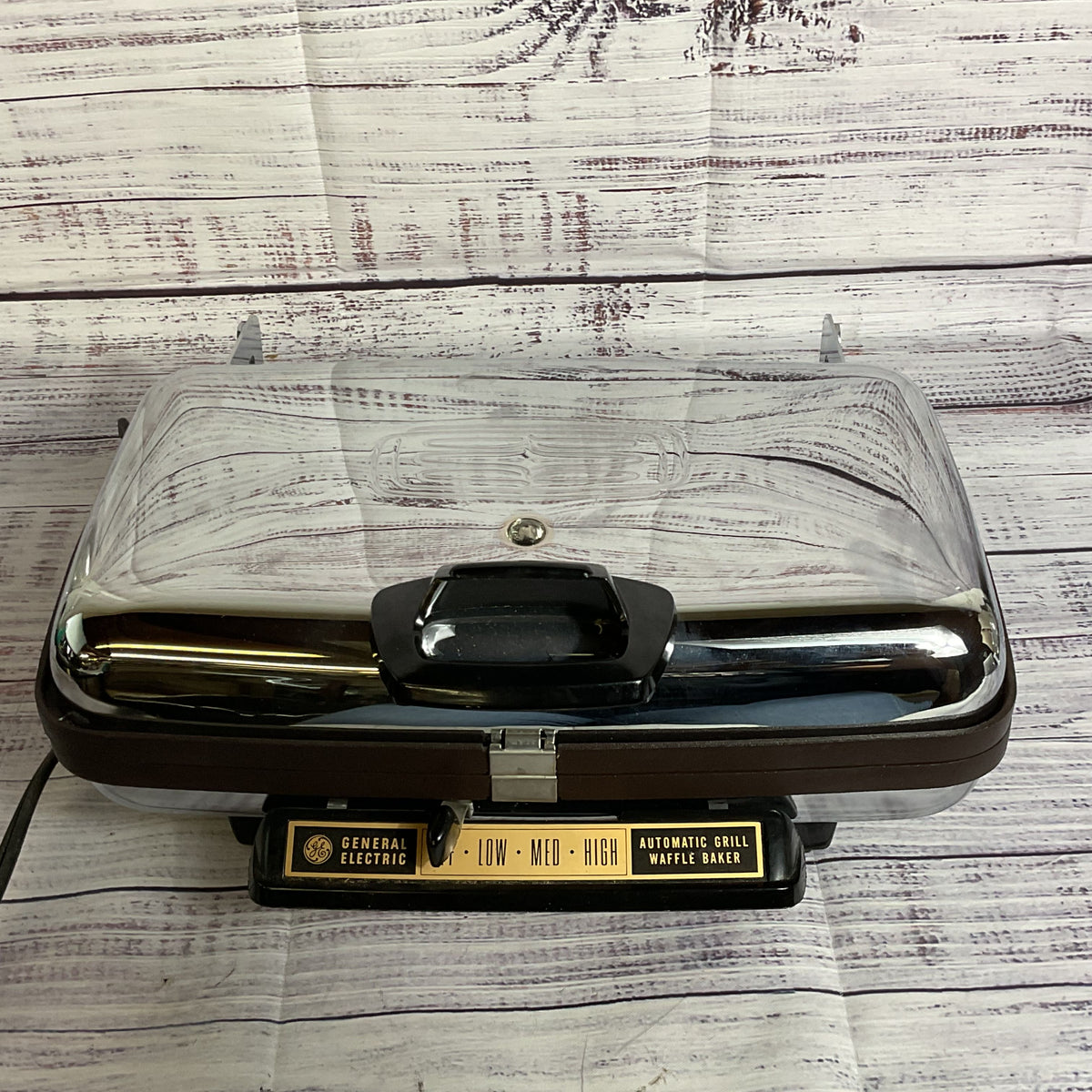 VTG. GENERAL ELECTRIC Automatic Grill Waffle Baker- WORKS GREAT!!!