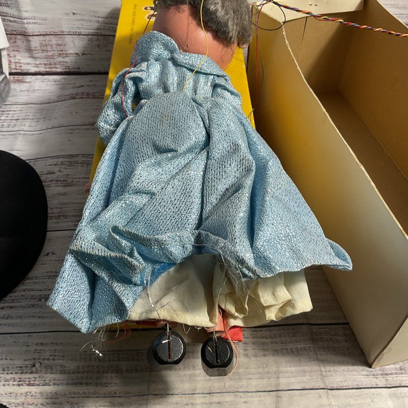 VTG. Pelham Queen Marionette Puppet GREAT CONDITION In Og Box