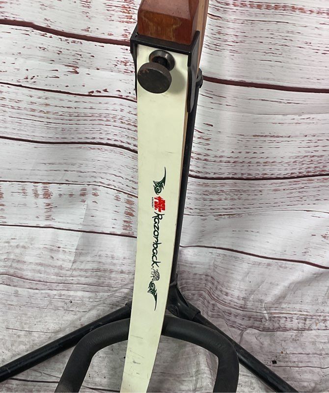 PSE Archery Heritage Series Razorback Bow & Arrows