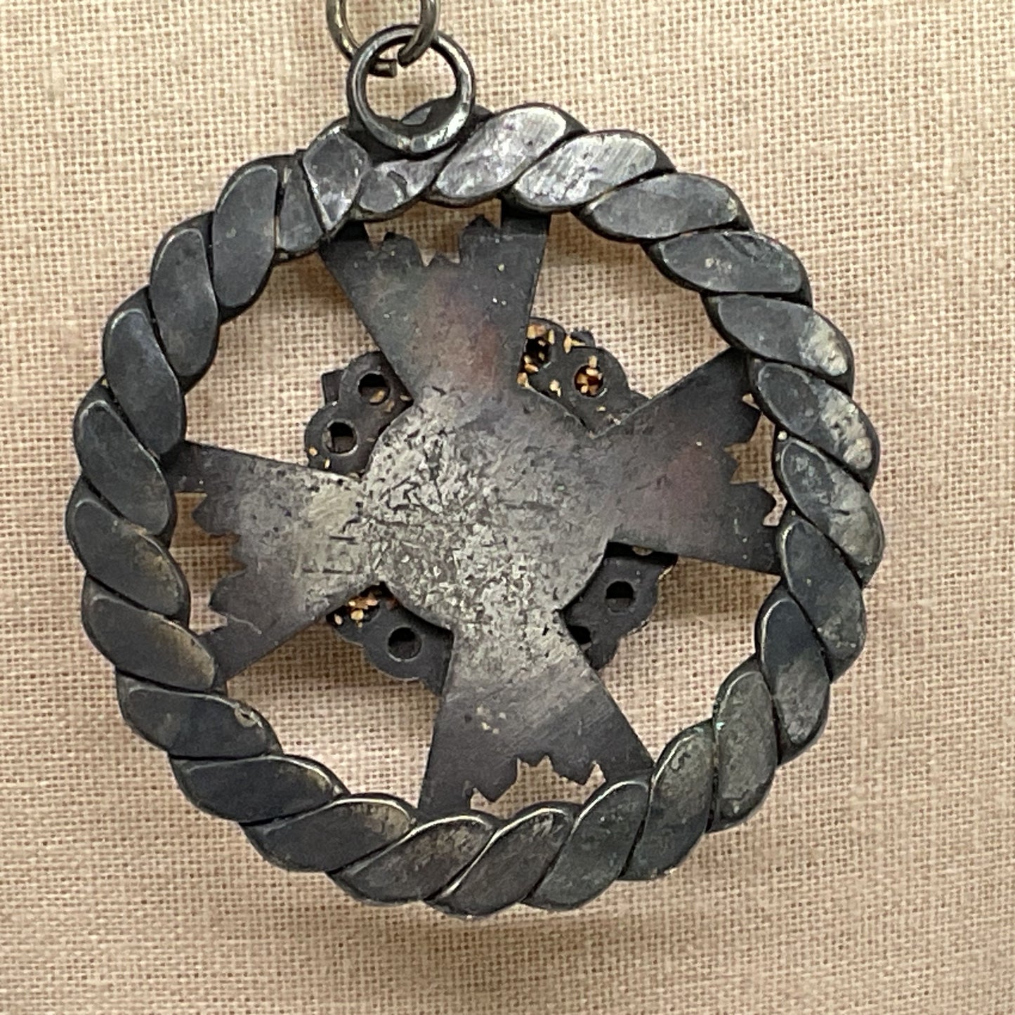 VTG./ANTIQUE Silver Tone & Enamel Lions Crest Pendant Chain Necklace