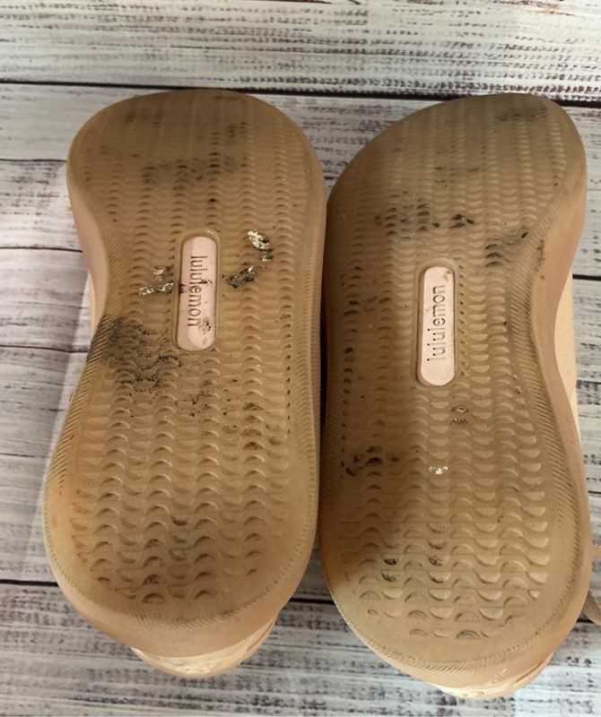 Women's Lululemon Cityverse Sneaker Size 9