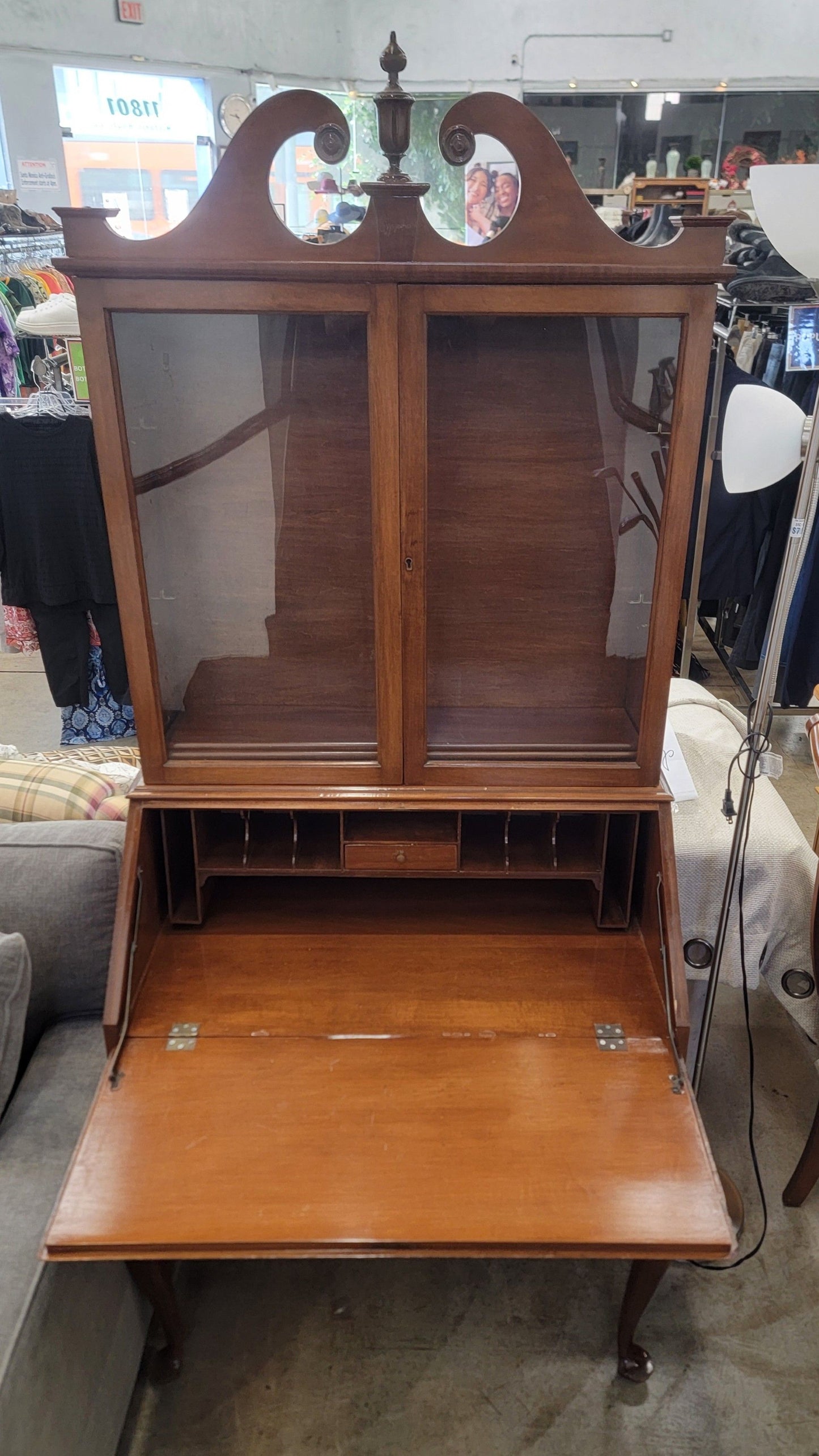 ANTIQUE FLINT & HORNER CO. Flint's Furniture Secretary Desk