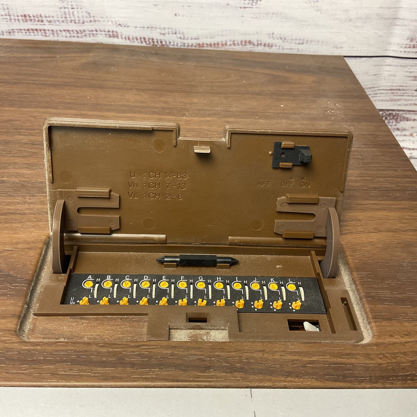 Sanyo VCR 4500 Betacord Video Cassette Recorder Betamax Woodgrain Turns On