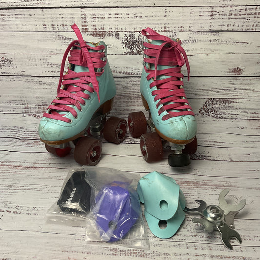 Moxi Blue Beach Bunny Roller Skate Size 1 As-is