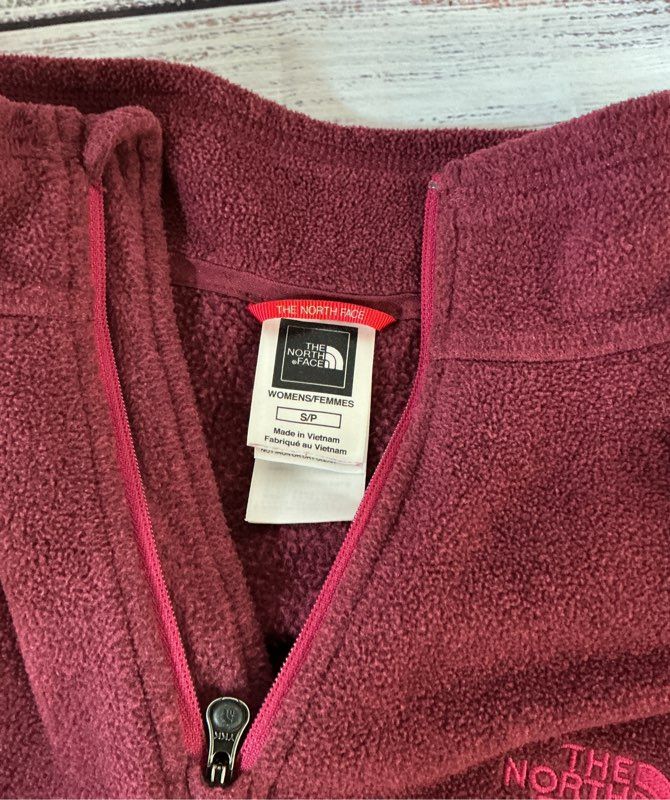 Women's The North Face Burgundy Fleece Pullover Size S