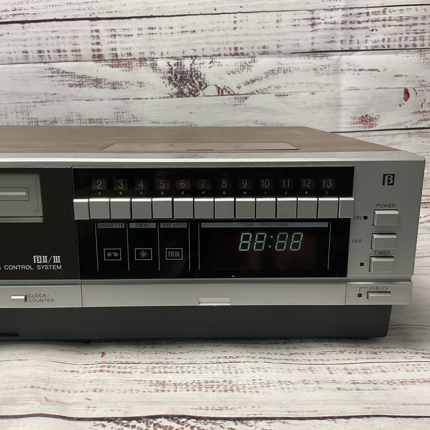 Sanyo VCR 4500 Betacord Video Cassette Recorder Betamax Woodgrain Turns On