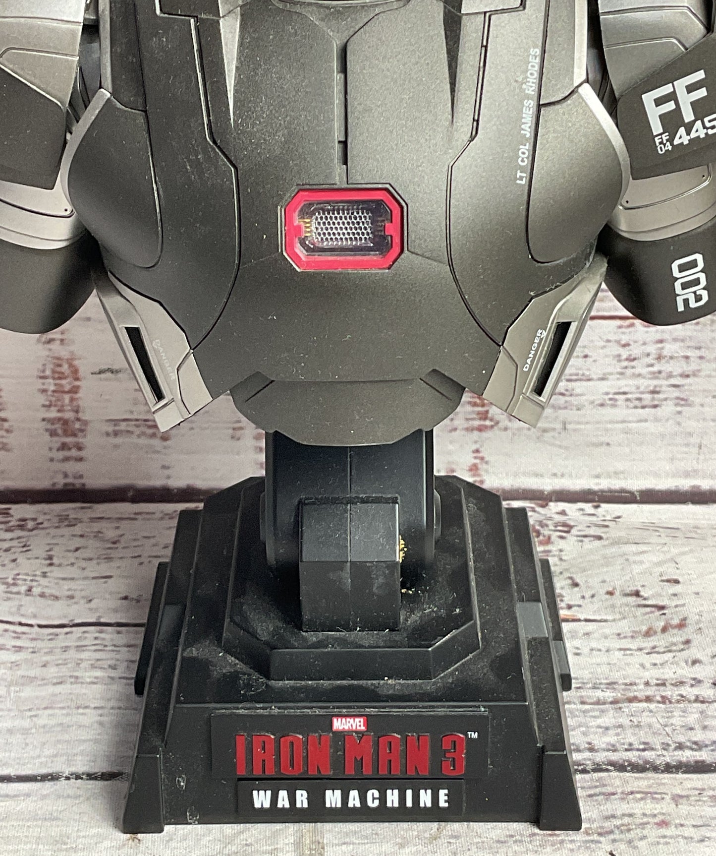 Hot Toys Iron Man 3 War Machine 1/4 Scale Bust Figurine