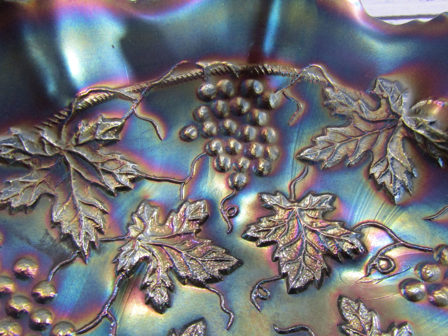 Northwood Glass Grapevine Repousse Bowl