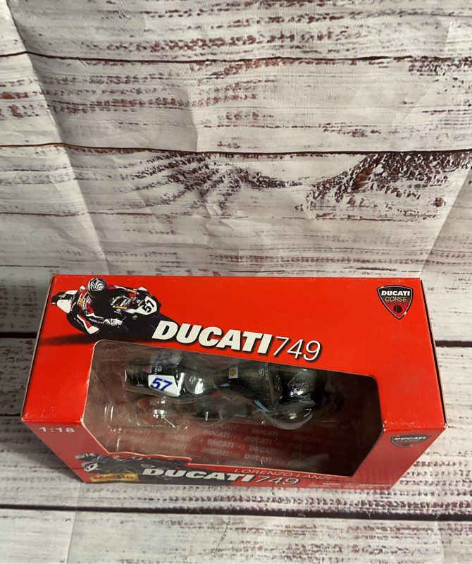 Maisto 1:18 Lorenzo Lanzi Ducati 749 Diecast Motorcycle 31546