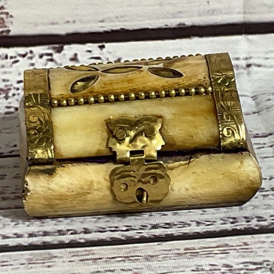VTG. Camel Bone & Brass Trinket Box Velvet Lined 2.5” x 2"