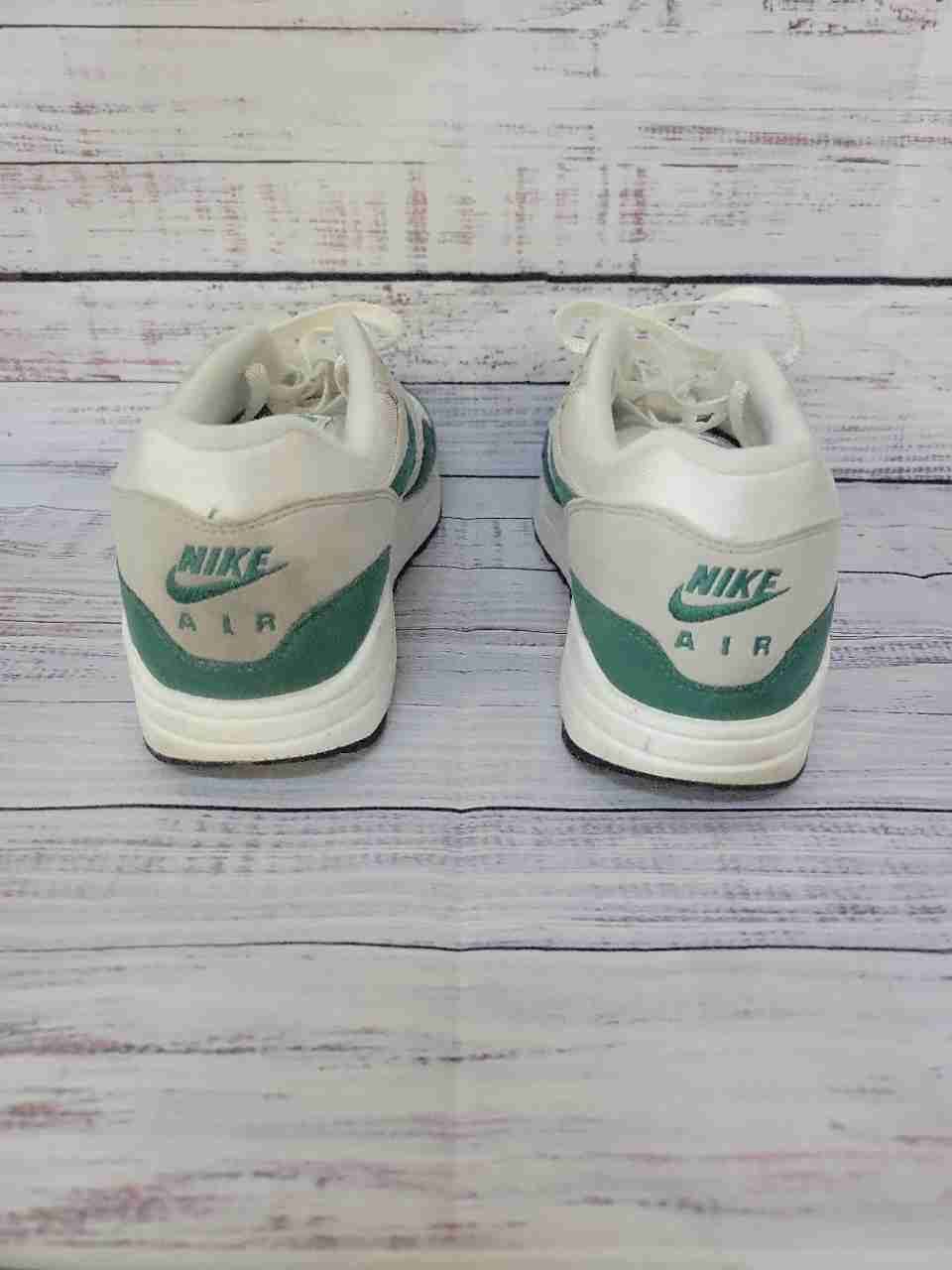 Men's Nike Air Max Green & White Sneaker Size 9