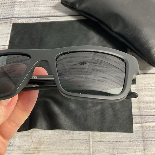 QUAY Dealer's Choice Matte Black Square Frame Sunglasses Size 55/18+Case
