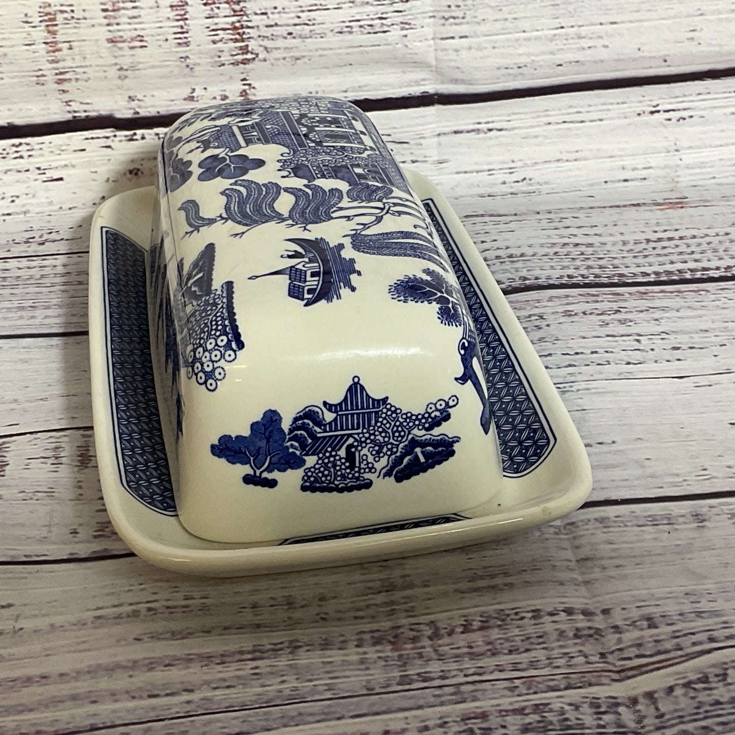 CHURCHILL Staffordshire England Blue Willow Butter Dish- 7.75"