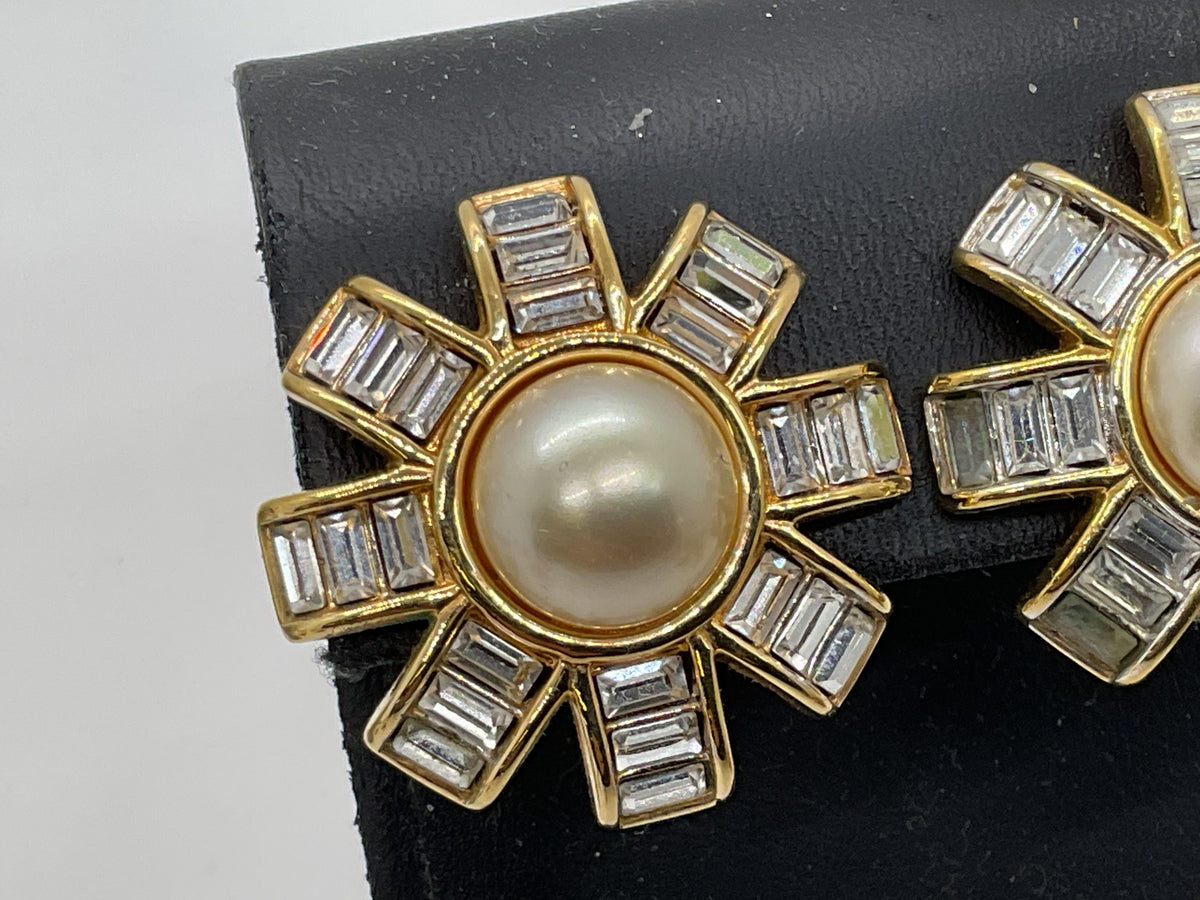 VTG. 70's Swarovski America Ltd. S.A.L. Gold Tone Swarovski Crystal Earrings- 1"