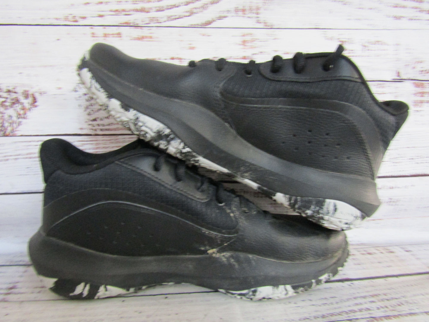 Under Armour Lockdown 7 Boy's Black Mid-Top Sneakers Size 7 Y 3028513-004