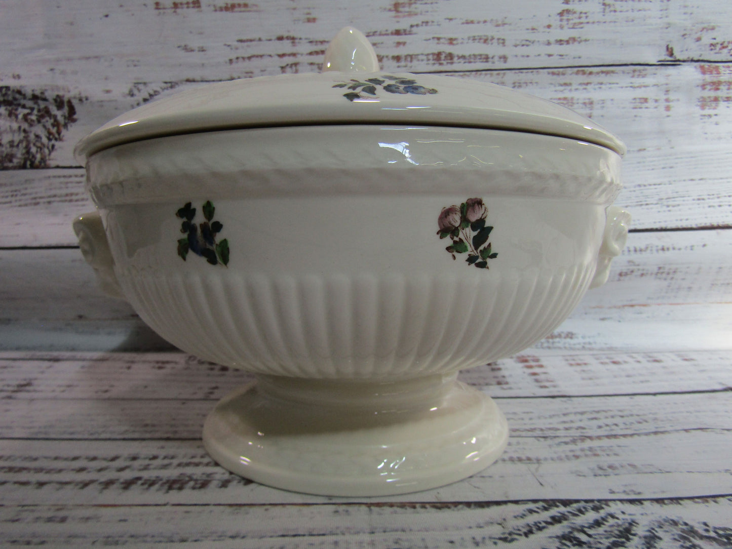 Wedgwood Conway Covered Vegetable Bowl Made in England