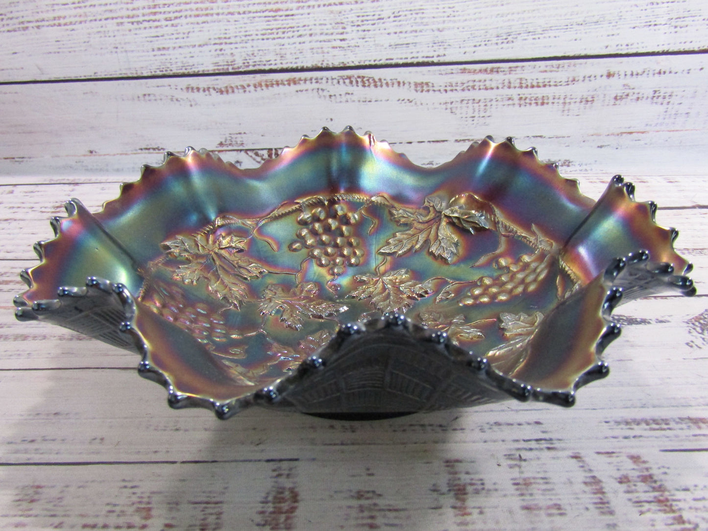 Northwood Glass Grapevine Repousse Bowl