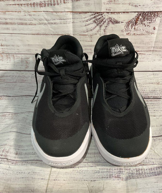 Nike Team Hustle D10 Low Black/Metallic Silver Kids 6Y CW6735 004