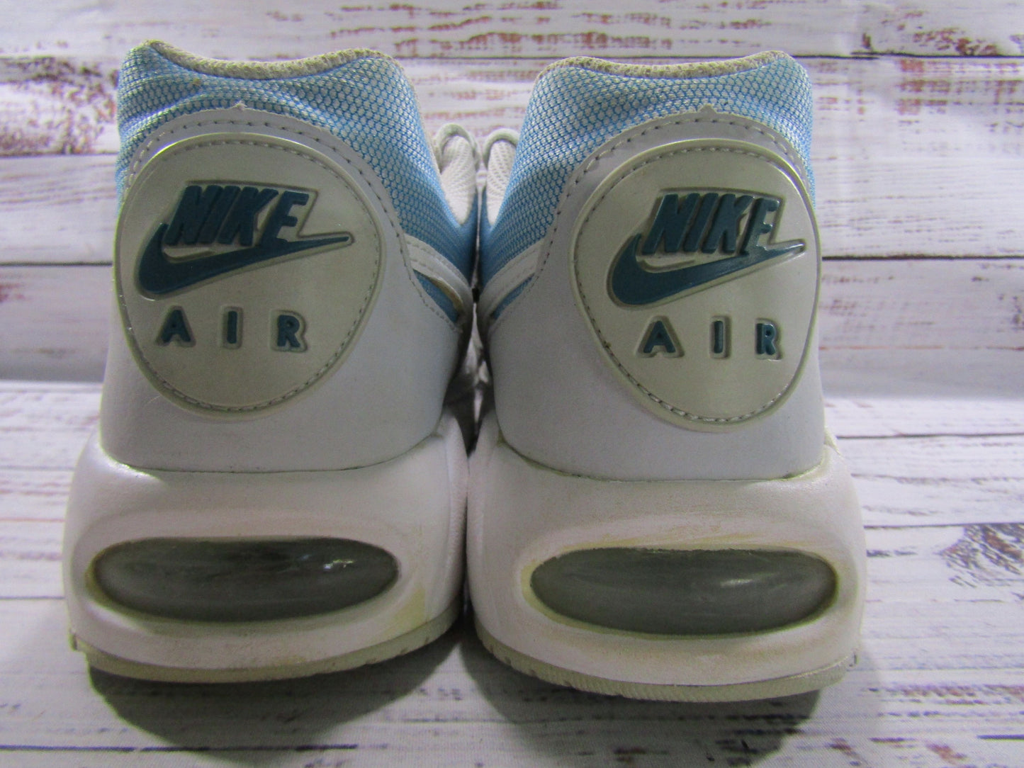 Nike Air Max IVO Pure Platinum Women's Low Top Sneakers Size 10 580519-014