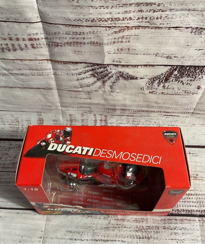 Maisto 1:18 Ducati Corse Desmosedici Troy Bayliss #12 Diecast Model Tb21 New