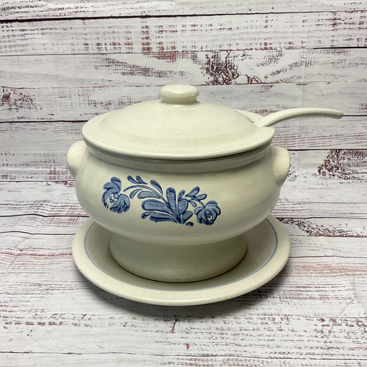 Pfaltzgraff Yorktowne Ceramic Soup Tureen With Lid & Ladle Plate